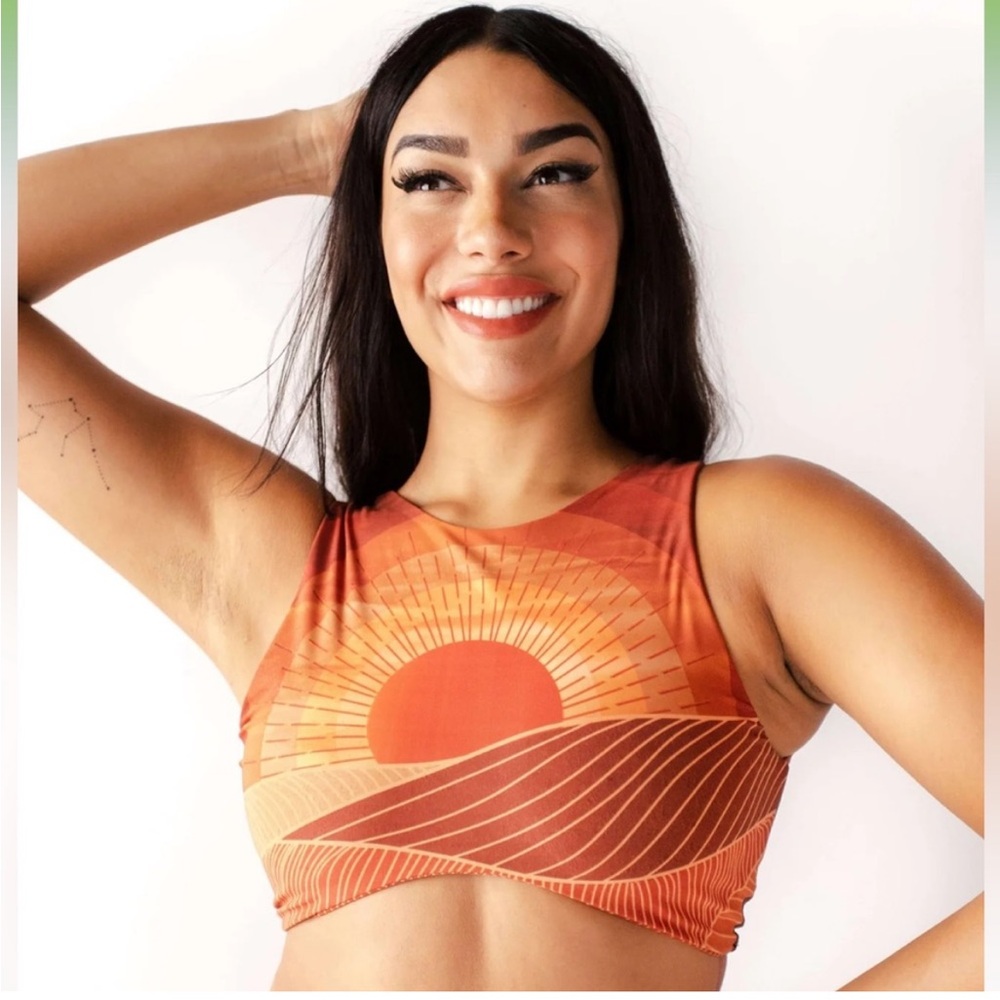 New Yoga Democracy Reversible Twist Top in Light Of Day Sunrise Sunset